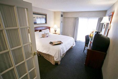 фото отеля Hampton Inn & Suites Country Club Plaza