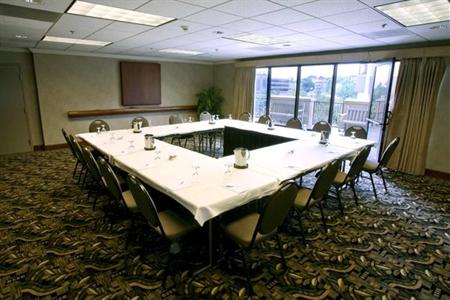 фото отеля Hampton Inn & Suites Country Club Plaza