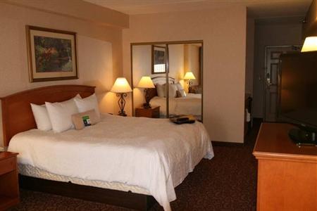 фото отеля Hampton Inn Council Bluffs