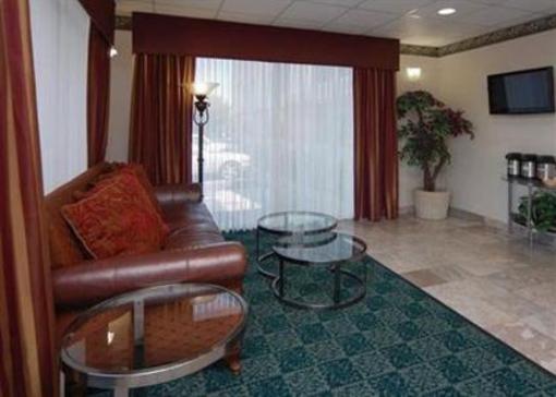 фото отеля Ambassador Hotel & Suites