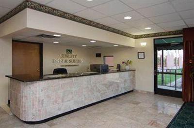 фото отеля Ambassador Hotel & Suites