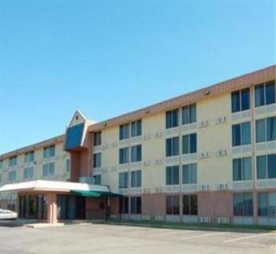 фото отеля Ambassador Hotel & Suites