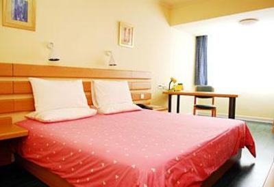 фото отеля Home Inn (Qingdao Pijiu Street)