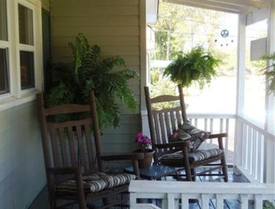 фото отеля Cozy Southern Charm Bed and Breakfast