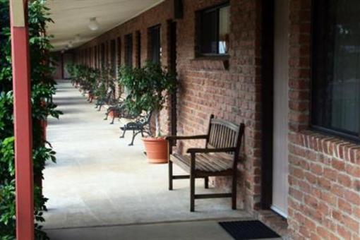 фото отеля Wondai Colonial Motel