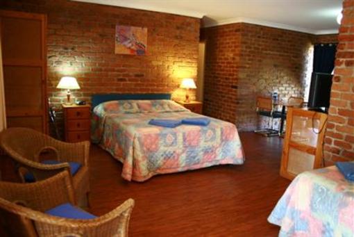 фото отеля Wondai Colonial Motel