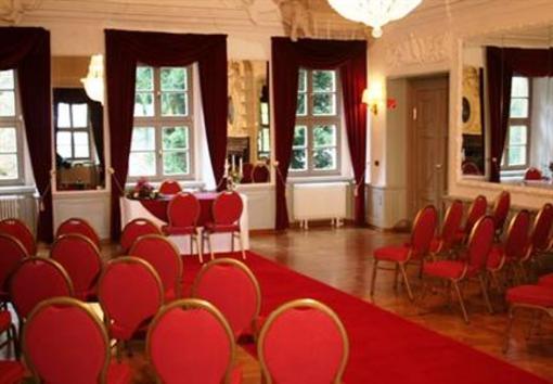 фото отеля Stadtschloss Hecklingen Hotel
