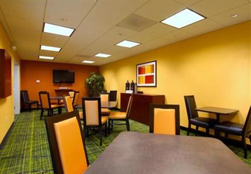 фото отеля Fairfield Inn & Suites by Marriott Colorado Springs North/Air Force Academy