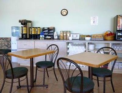 фото отеля Super 8 Invermere