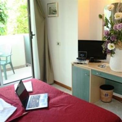 фото отеля Elvezia Hotel Pesaro