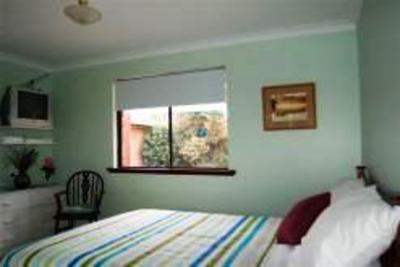 фото отеля Fern Cove B&B