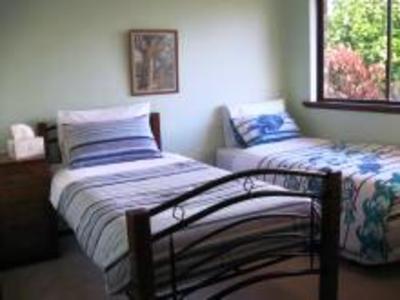 фото отеля Fern Cove B&B