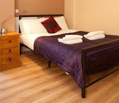 фото отеля Snoozles Hostel