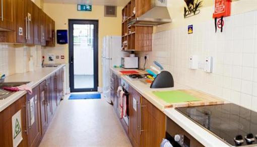 фото отеля Snoozles Hostel