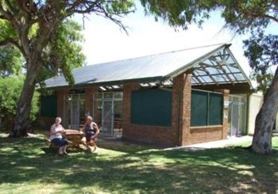 фото отеля Beachside Caravan Park Cabins Normanville