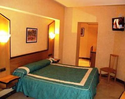 фото отеля Hotel Ciudad De Navalcarnero