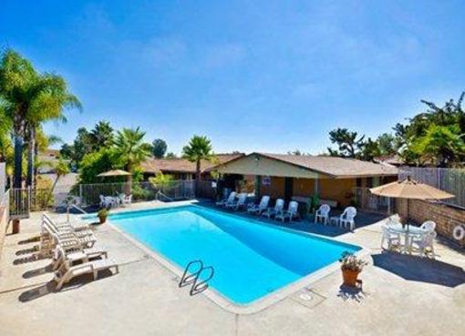 фото отеля Rodeway Inn Fallbrook