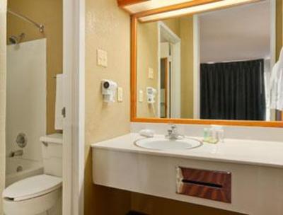 фото отеля Travelodge Bristol
