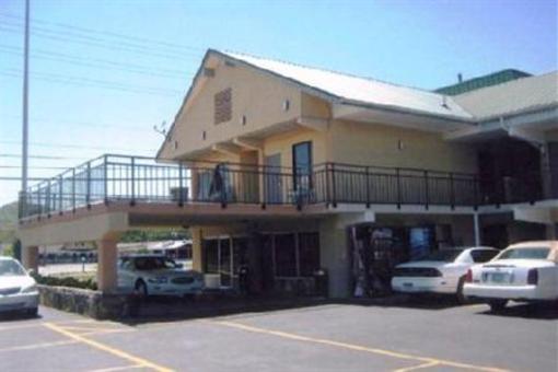 фото отеля Lazy Bear Inn