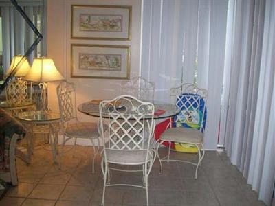 фото отеля Sunbird Suites