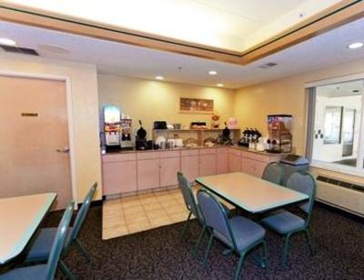 фото отеля Red Roof Inn Milan Sandusky