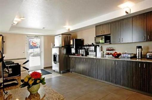 фото отеля Inn America A Budget Motel