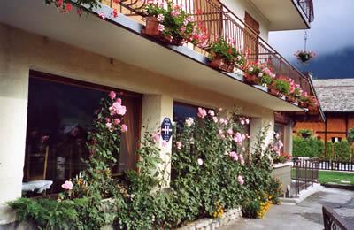 фото отеля L Ours Blanc Hotel Morzine