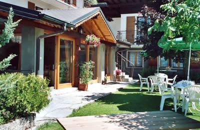 фото отеля L Ours Blanc Hotel Morzine