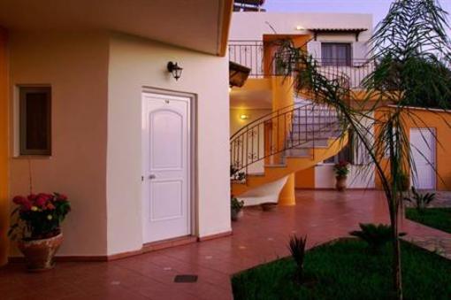фото отеля Kris Apartments Platanias