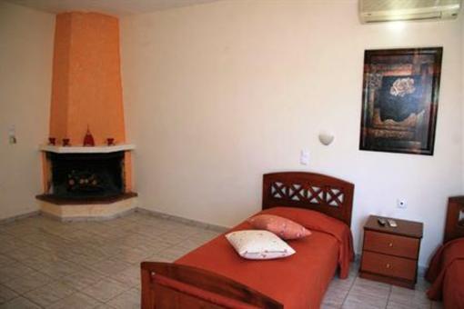 фото отеля Kris Apartments Platanias
