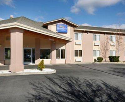 фото отеля Baymont Inn & Suites Yreka