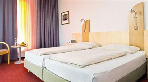 фото отеля Junges Hotel Hamburg