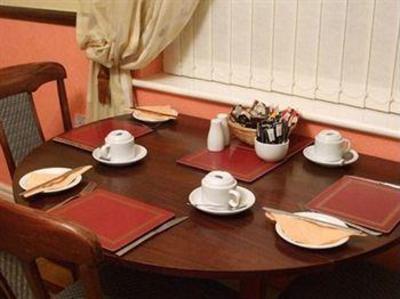 фото отеля Fir Tree Lodge Hotel Swindon