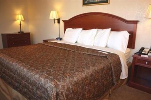 фото отеля AmericInn Lodge and Suites Tomah