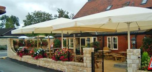 фото отеля The Walnut Tree Inn