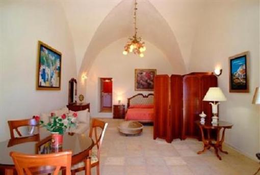 фото отеля Adamis Majesty Suites
