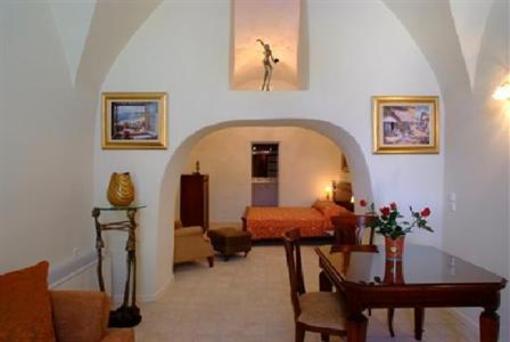фото отеля Adamis Majesty Suites