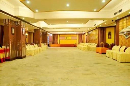 фото отеля Rajmahal Hotel Guwahati