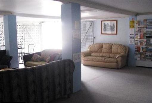 фото отеля Cairns Girls Hostel