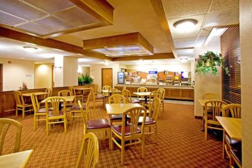 фото отеля Holiday Inn Express San Antonio Airport