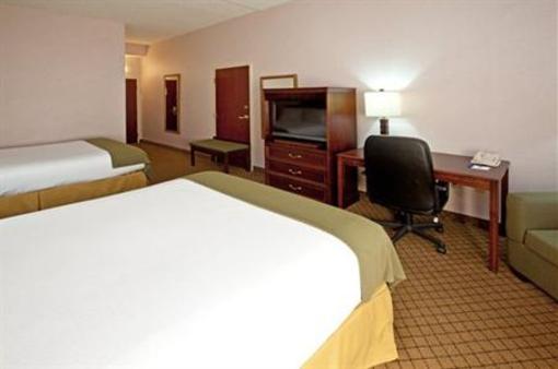 фото отеля Holiday Inn Express Hotel & Suites Milford (Ohio)