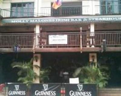 фото отеля Molly Malones Irish Pub & Guesthouse
