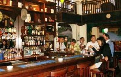 фото отеля Molly Malones Irish Pub & Guesthouse