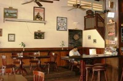 фото отеля Molly Malones Irish Pub & Guesthouse