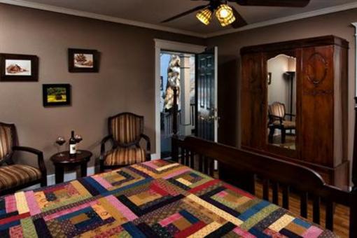 фото отеля The Carriage House Bed and Breakfast
