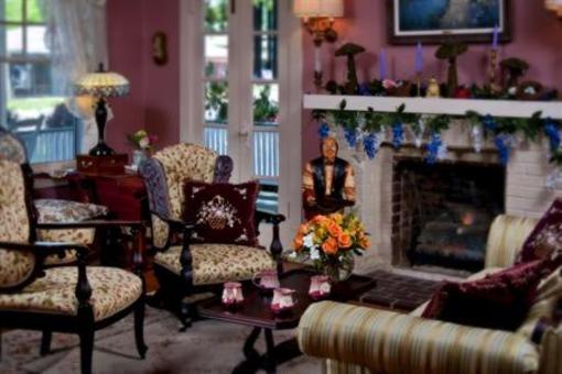 фото отеля The Carriage House Bed and Breakfast