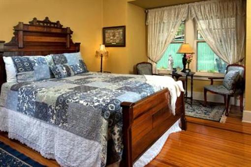 фото отеля The Carriage House Bed and Breakfast