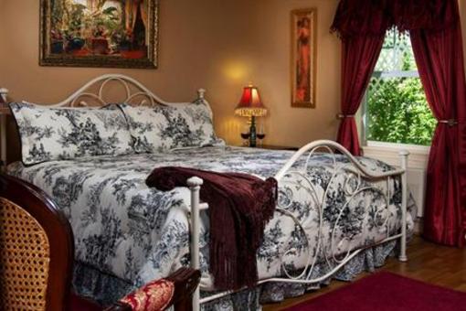 фото отеля The Carriage House Bed and Breakfast