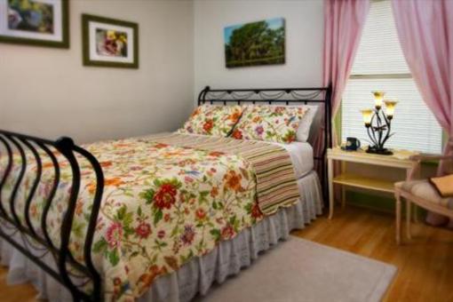 фото отеля The Carriage House Bed and Breakfast