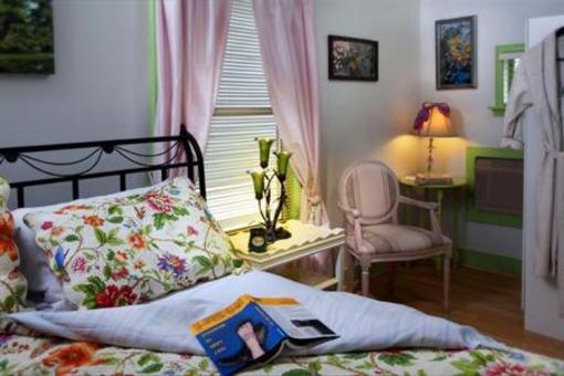 фото отеля The Carriage House Bed and Breakfast